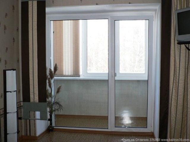 балконная дверь с окном в пол